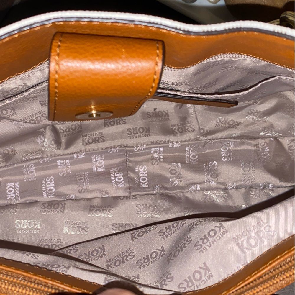 Michael Kors Signature MK Vanilla Acorn Fulton Chain Leather Tote - Picture 14 of 15